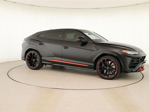 Used 2022 Lamborghini Urus image 9