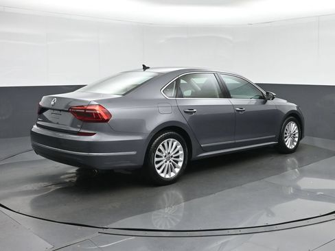 Used 2017 Volkswagen Passat 1.8T SE FWD image 7