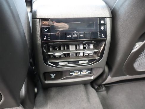 New 2024 Jeep Grand Cherokee L Limited w/ Luxury Tech Group II image 15