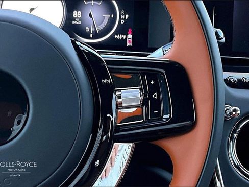 Used 2026 Rolls-Royce Cullinan image 18