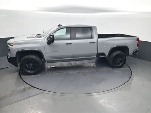 Used 2024 Chevrolet Silverado 2500 ZR2 w/ Technology Package image 20