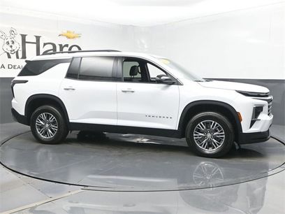 Used 2025 Chevrolet Traverse LT