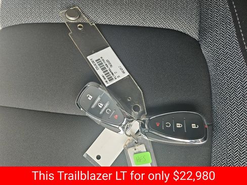 Used 2025 Chevrolet TrailBlazer LT AWD/4WD image 21