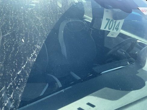 Used 2025 Volkswagen Taos SE image 25