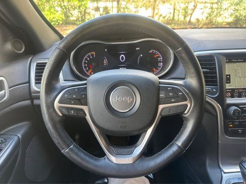 Used 2018 Jeep Grand Cherokee Altitude RWD image 19