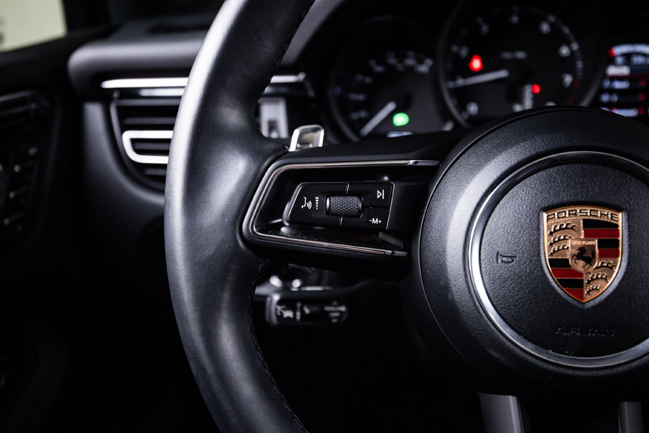 Certified 2026 Porsche Macan AWD/4WD image 17