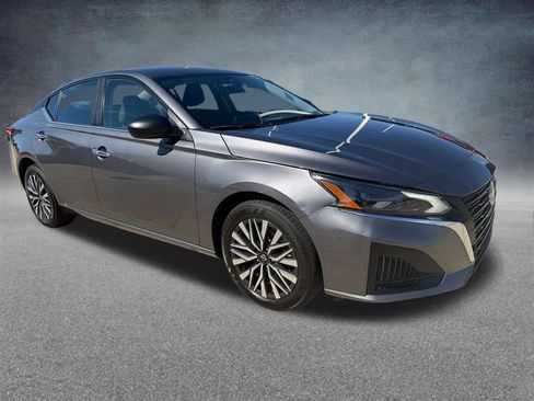 Used 2024 Nissan Altima 2.5 SV AWD/4WD image 7