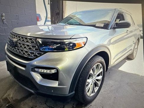 Used 2024 Ford Explorer Limited AWD/4WD image 3