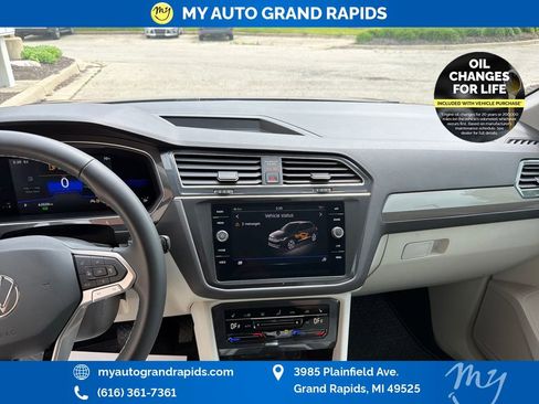 Used 2022 Volkswagen Tiguan SE AWD/4WD image 19