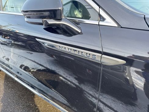 Used 2019 Lincoln Nautilus Reserve image 3