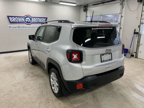 Used 2018 Jeep Renegade Latitude image 4