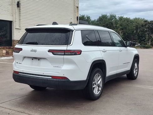 Used 2021 Jeep Grand Cherokee L Laredo w/ Luxury Tech Group I AWD/4WD image 3