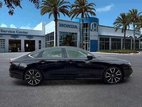 Used 2023 Honda Accord Touring image 9
