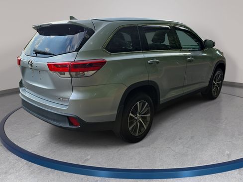 Used 2019 Toyota Highlander XLE AWD/4WD image 5