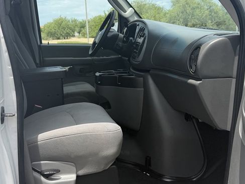Used 2008 Ford E-250 and Econoline 250 RWD image 29