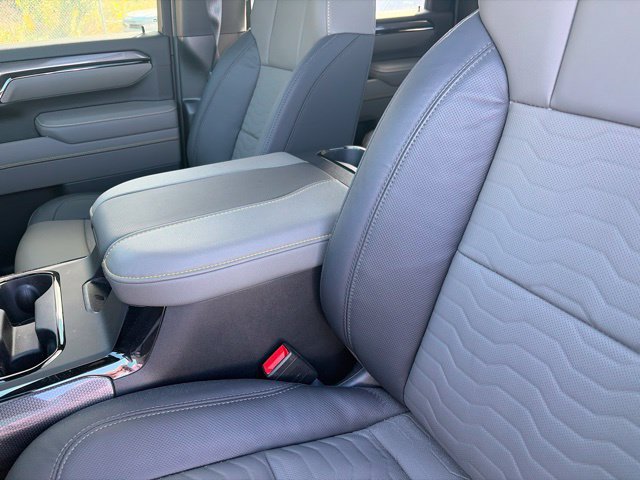 Used 2026 Chevrolet Silverado 2500 ZR2 w/ LPO, Dark Essentials Package AWD/4WD image 8