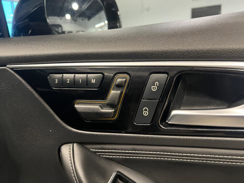 Used 2018 INFINITI QX30 Premium w/ Navigation Package image 39