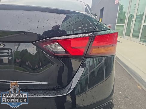Used 2025 Nissan Altima 2.5 S FWD image 16