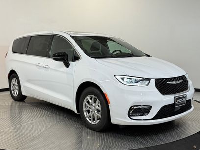 New 2026 Chrysler Pacifica Select