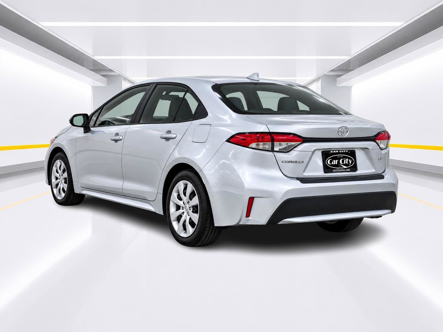 Used 2020 Toyota Corolla LE FWD image 3