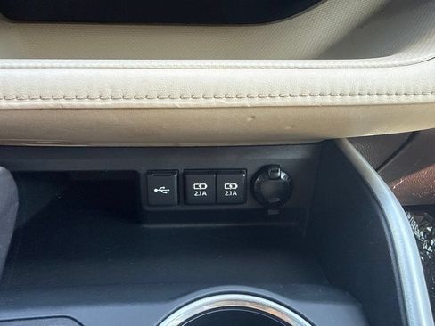 Used 2021 Toyota Highlander XLE AWD/4WD image 22