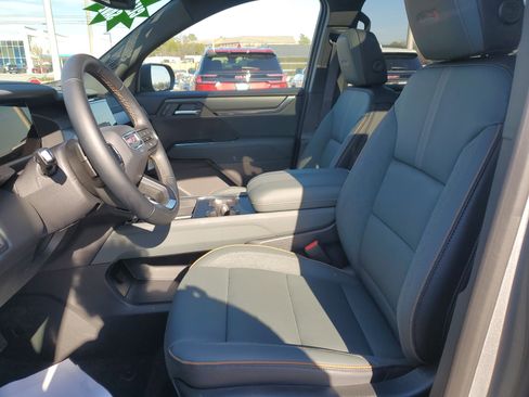 New 2025 GMC Acadia AT4 w/ Luxury Package image 16