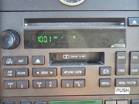 Used 2006 Lincoln Town Car Signature image 14