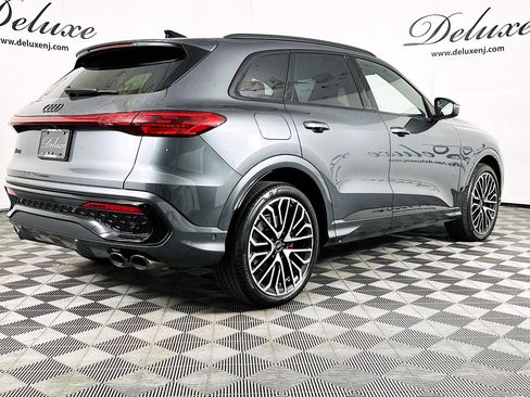 Used 2025 Audi SQ5 Premium Plus w/ Premium Plus Package image 6