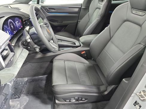 New 2026 Porsche Macan GTS Electric image 5