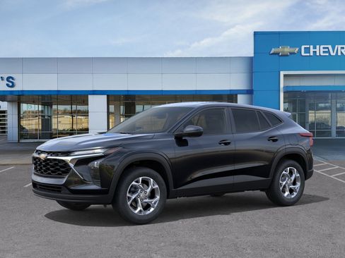 New 2026 Chevrolet Trax LS w/ LS Convenience Package FWD image 2