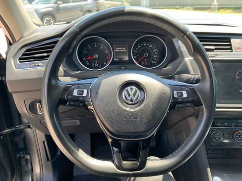 Used 2020 Volkswagen Tiguan SE w/ Panoramic Sunroof Package AWD/4WD image 26
