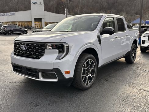 New 2025 Ford Maverick Lariat image 2