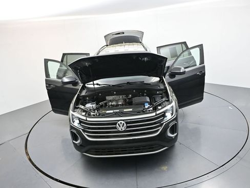 Used 2025 Volkswagen Atlas SE FWD image 40