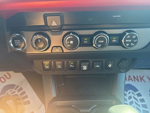 Used 2020 Toyota Tacoma TRD Sport w/ Technology Package AWD/4WD image 27