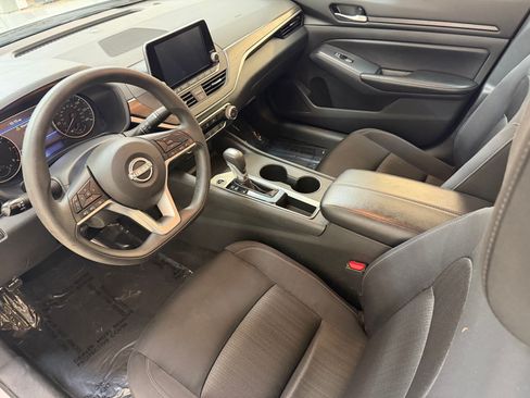 Used 2025 Nissan Altima 2.5 SV FWD image 4