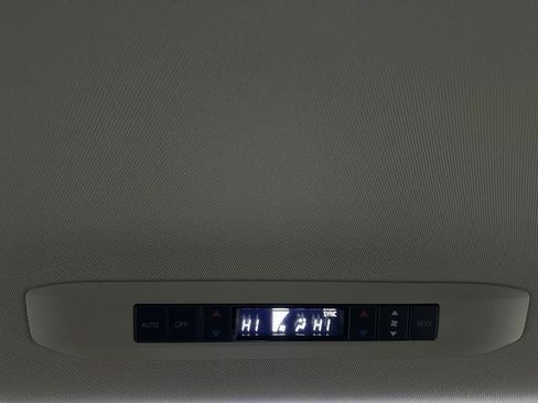 Used 2025 Toyota Sienna XLE image 51