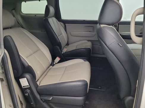 Used 2019 Kia Sedona EX FWD image 19