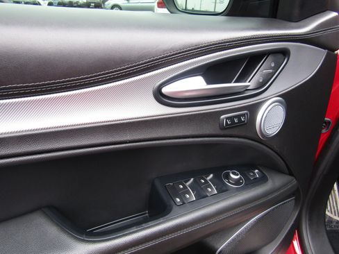 Used 2019 Alfa Romeo Stelvio Ti Sport w/ Quick Order Package 22S Sport AWD/4WD image 21