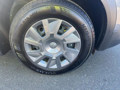 Used 2025 Nissan Kicks S image 45