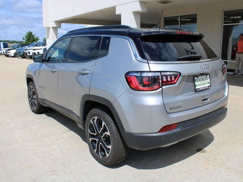 Used 2023 Jeep Compass Limited AWD/4WD image 9
