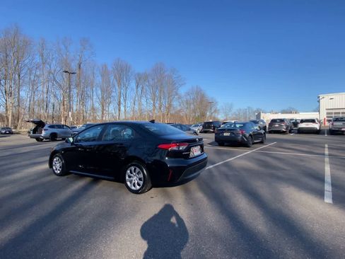 Used 2025 Toyota Corolla LE image 11