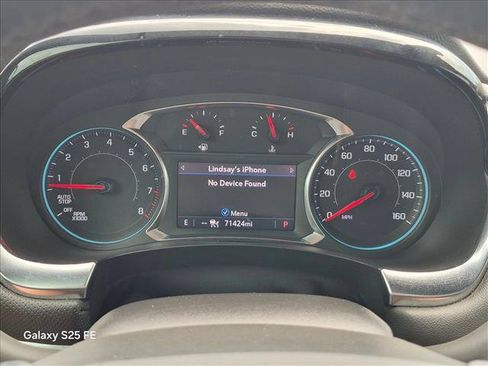 Used 2023 Chevrolet Traverse RS FWD image 11