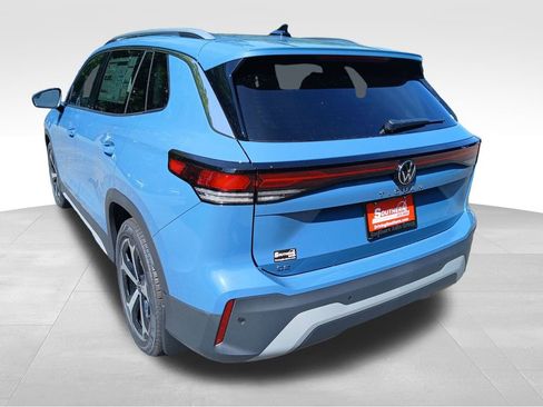 New 2025 Volkswagen Tiguan SE image 3