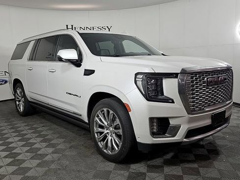 Used 2023 GMC Yukon XL Denali w/ Denali Reserve Package AWD/4WD image 4