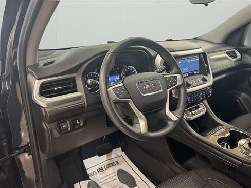 Used 2022 GMC Acadia SLE w/ Driver Convenience Package FWD image 17