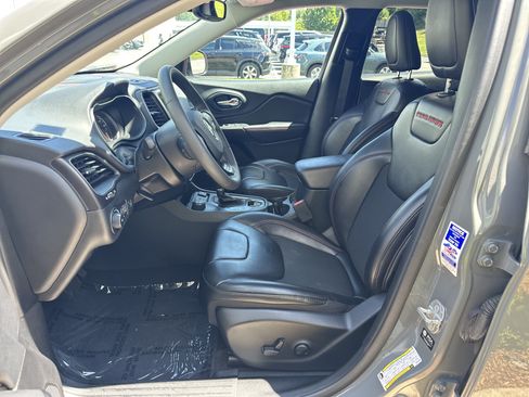 Used 2022 Jeep Cherokee Trailhawk w/ Comfort/Convenience Group AWD/4WD image 14