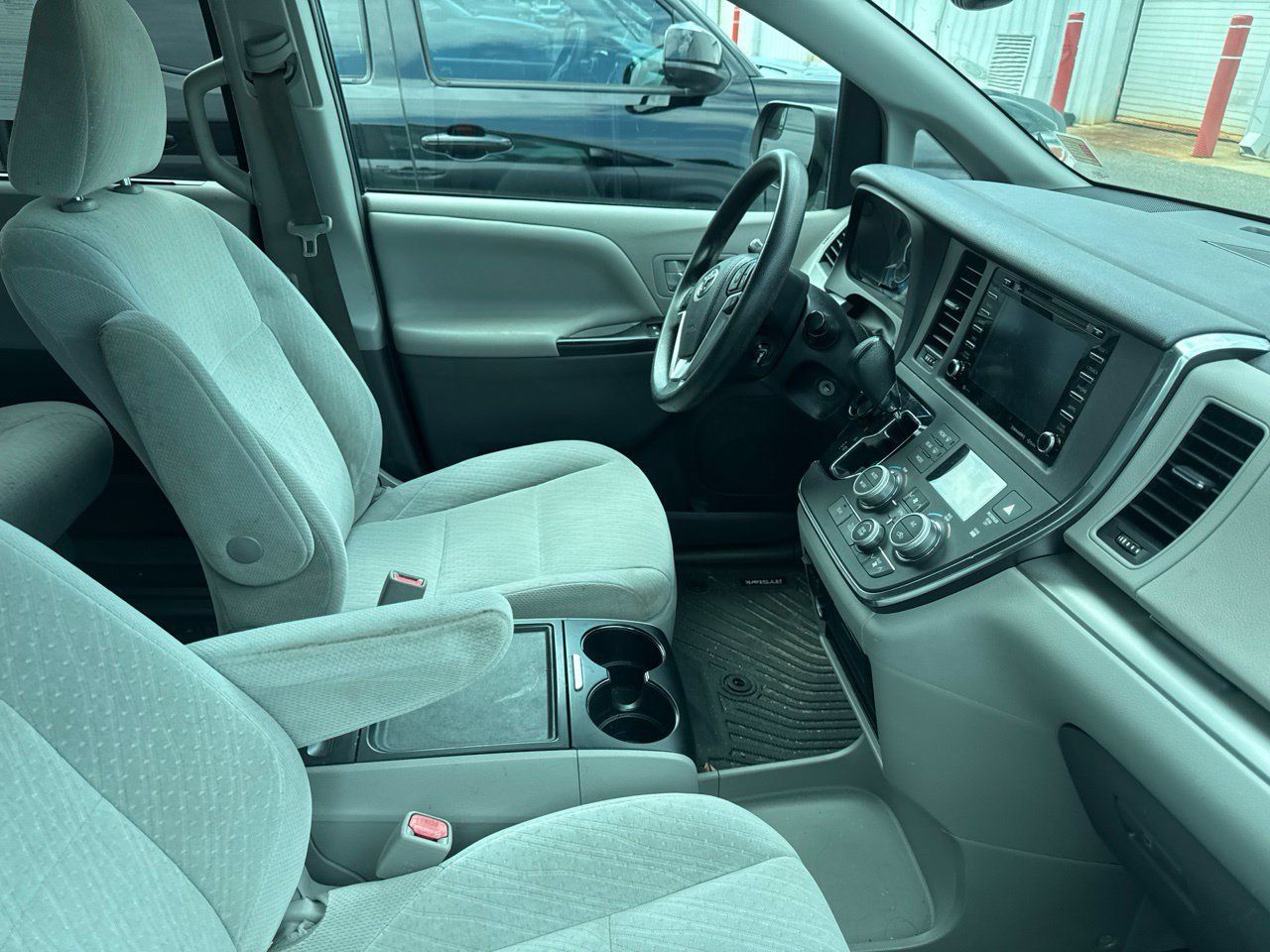 Used 2018 Toyota Sienna LE FWD image 6