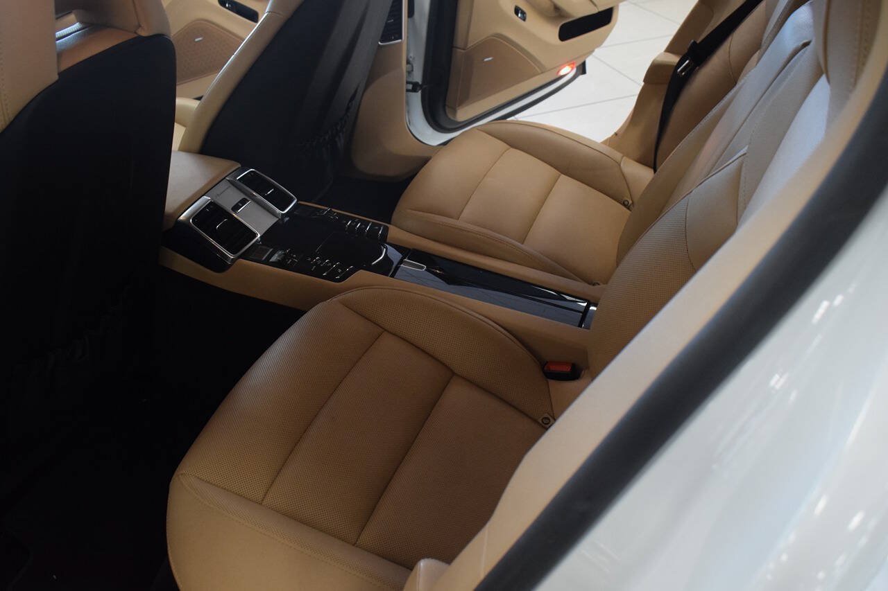 Used 2016 Porsche Panamera AWD/4WD image 40