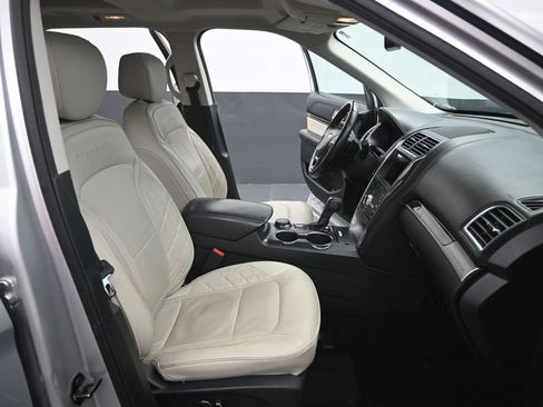 Used 2017 Ford Explorer Platinum AWD/4WD image 14