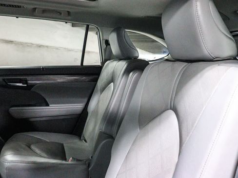 Used 2022 Toyota Highlander Platinum FWD image 20